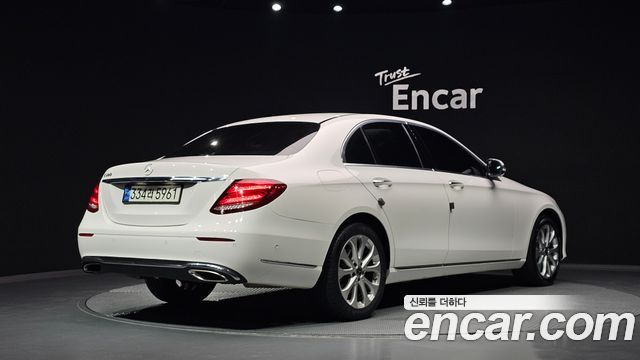 Mercedes-Benz E-Class 2019 — photo 2