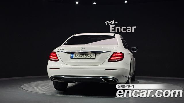 Mercedes-Benz E-Class 2019 — photo 4