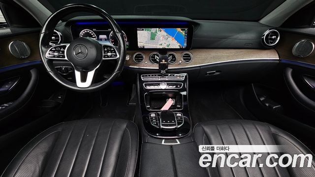 Mercedes-Benz E-Class 2019 — photo 10