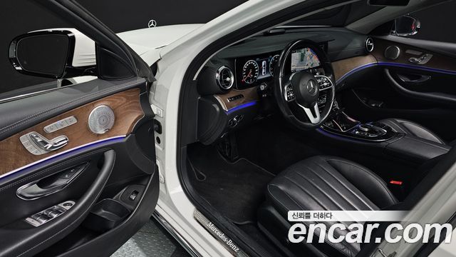 Mercedes-Benz E-Class 2019 — photo 13
