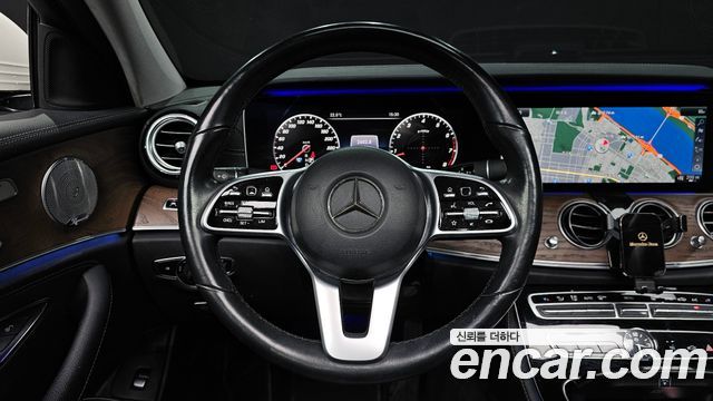 Mercedes-Benz E-Class 2019 — photo 19