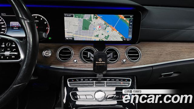 Mercedes-Benz E-Class 2019 — photo 20