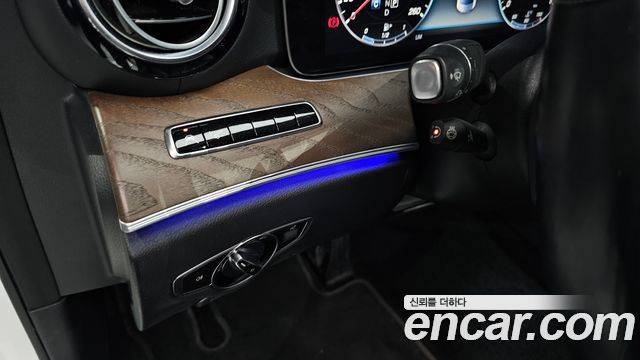 Mercedes-Benz E-Class 2019 — photo 25