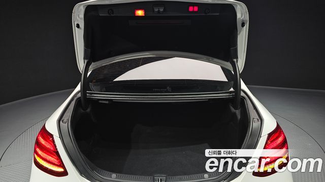 Mercedes-Benz E-Class 2019 — photo 26