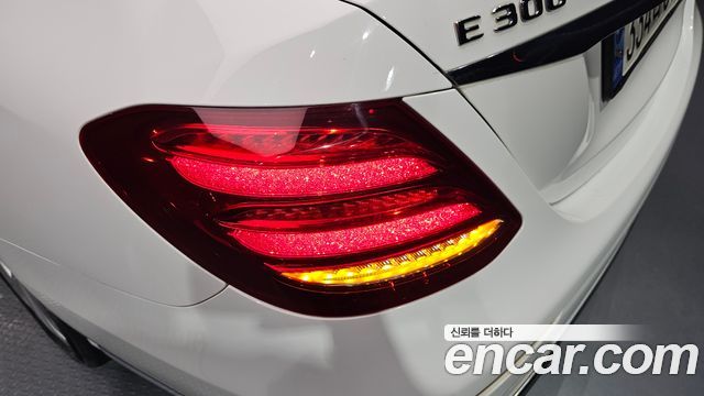Mercedes-Benz E-Class 2019 — photo 9
