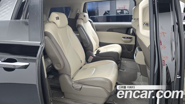 Kia Canival 2021 — photo 17