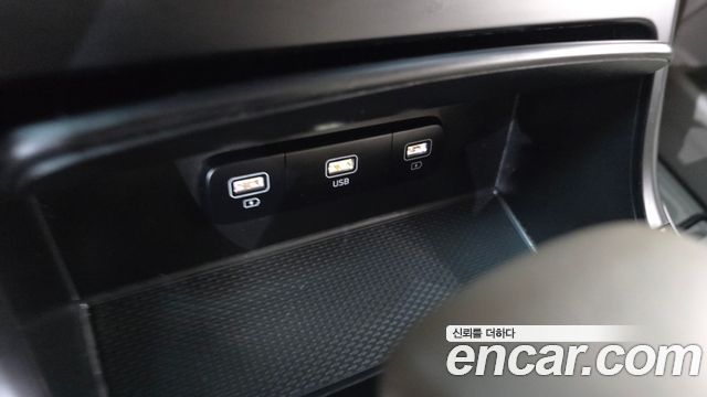 Kia Canival 2021 — photo 28