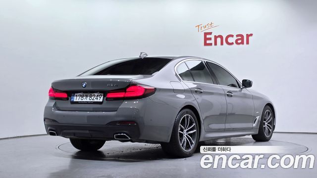 BMW 5-Series 2022 — photo 2
