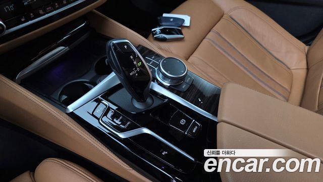 BMW 5-Series 2022 — photo 12