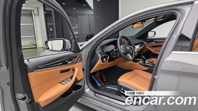 BMW 5-Series 2022 — photo 13