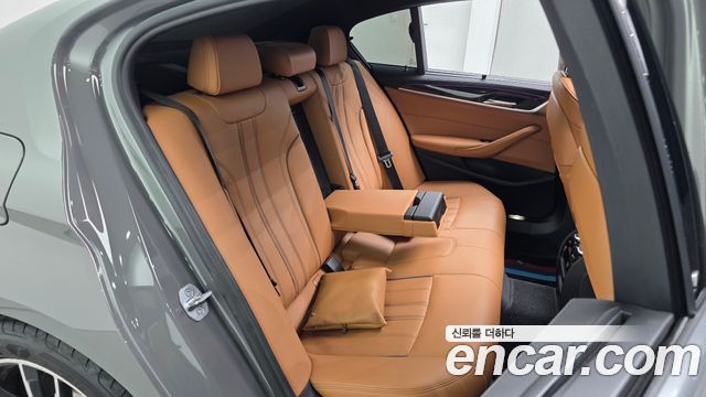 BMW 5-Series 2022 — photo 17