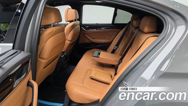 BMW 5-Series 2022 — photo 18