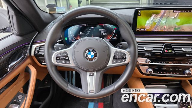 BMW 5-Series 2022 — photo 19