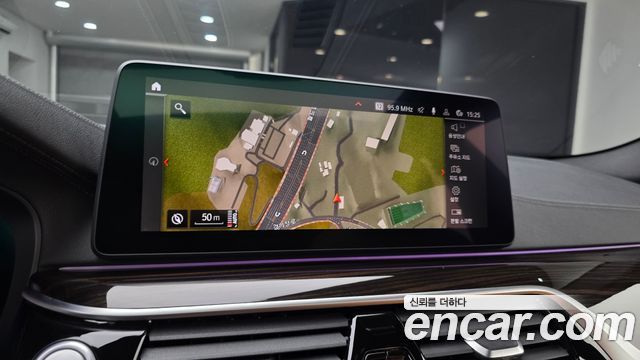 BMW 5-Series 2022 — photo 20