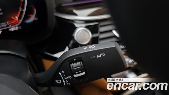 BMW 5-Series 2022 — photo 25
