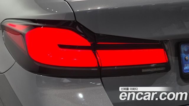 BMW 5-Series 2022 — photo 9