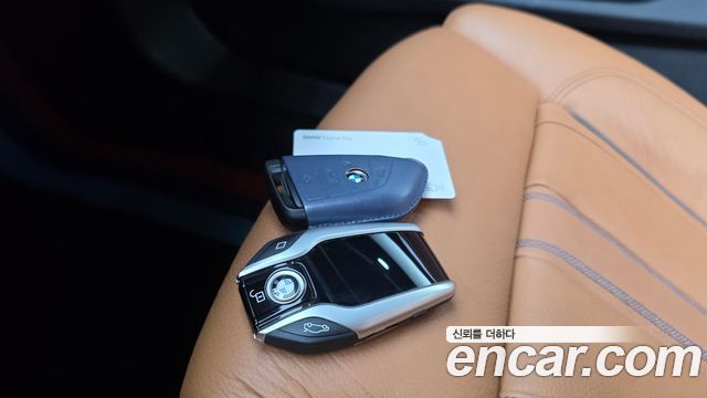 BMW 5-Series 2022 — photo 27