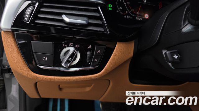BMW 5-Series 2022 — photo 28
