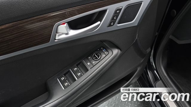 Genesis G80 2017 — photo 21