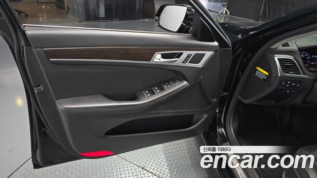 Genesis G80 2017 — photo 14