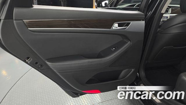 Genesis G80 2017 — photo 15