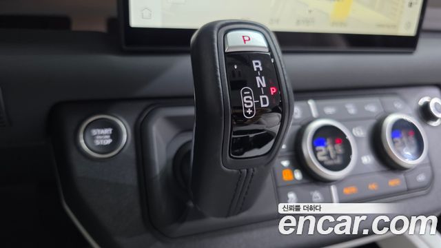 Land Rover Defender 2025 — photo 13