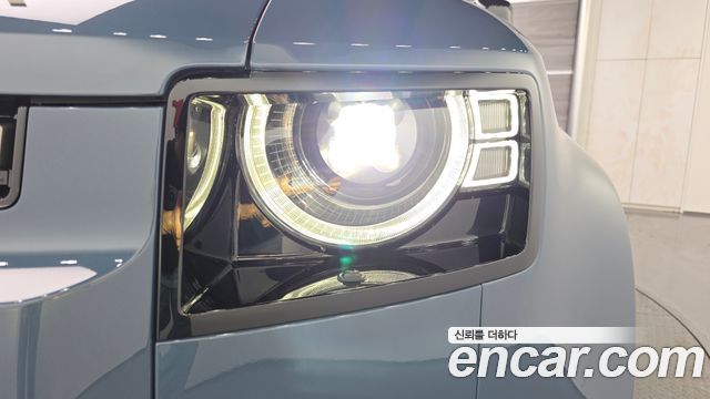 Land Rover Defender 2025 — photo 17