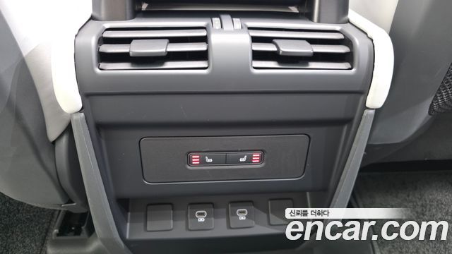 Land Rover Defender 2025 — photo 18