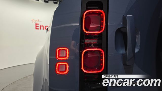 Land Rover Defender 2025 — photo 19