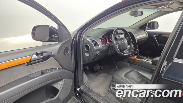 Audi Q7 2010 — photo 10