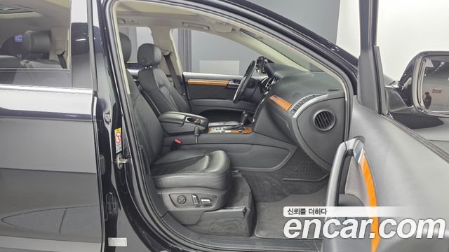 Audi Q7 2010 — photo 11