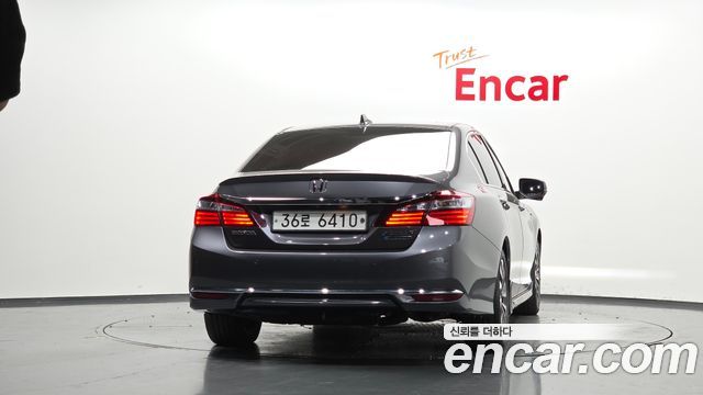 Honda Accord 2017 — photo 4