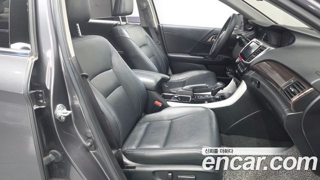 Honda Accord 2017 — photo 11