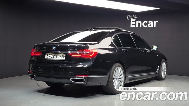 BMW 7-Series 2016 — photo 2