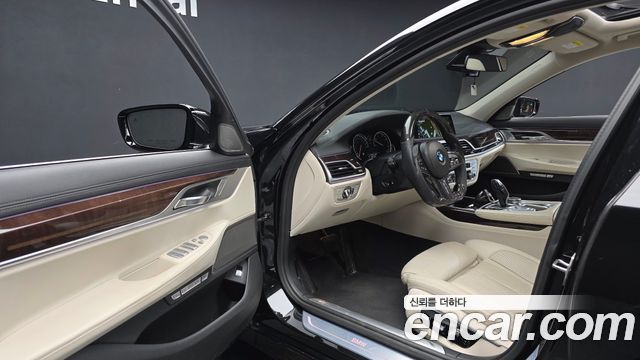 BMW 7-Series 2016 — photo 10