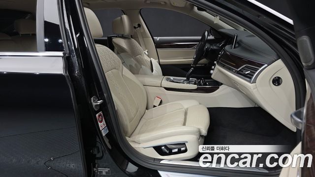 BMW 7-Series 2016 — photo 11