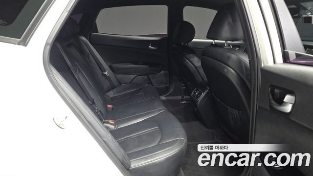 Kia K5 2017 — photo 18