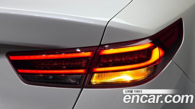 Kia K5 2017 — photo 9