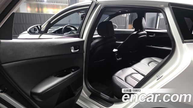 Kia K5 2017 — photo 16