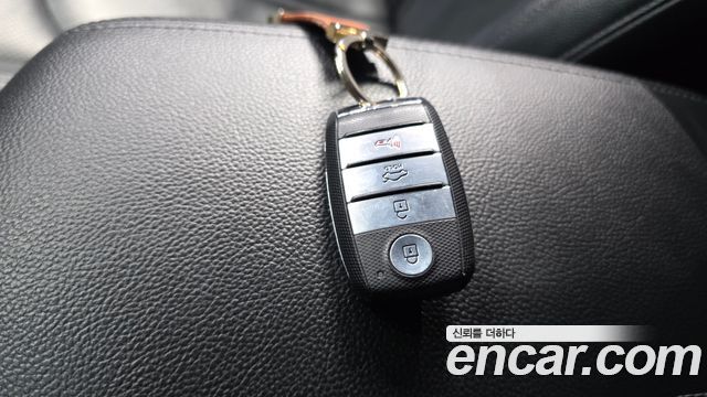 Kia K5 2017 — photo 31