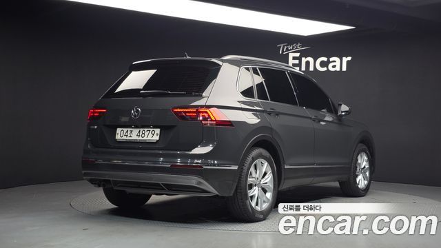 Volkswagen Tiguan 2018 — photo 2