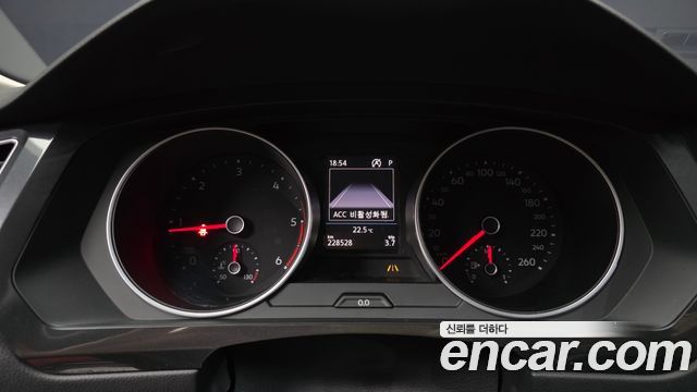 Volkswagen Tiguan 2018 — photo 8