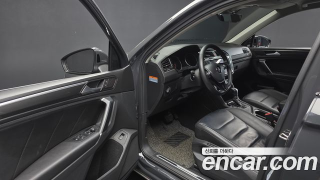 Volkswagen Tiguan 2018 — photo 10