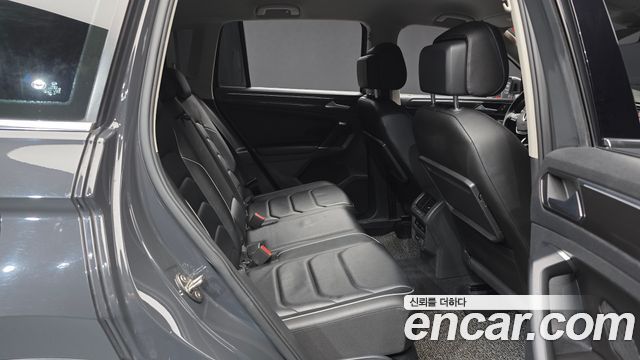 Volkswagen Tiguan 2018 — photo 12