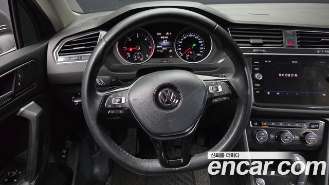 Volkswagen Tiguan 2018 — photo 13