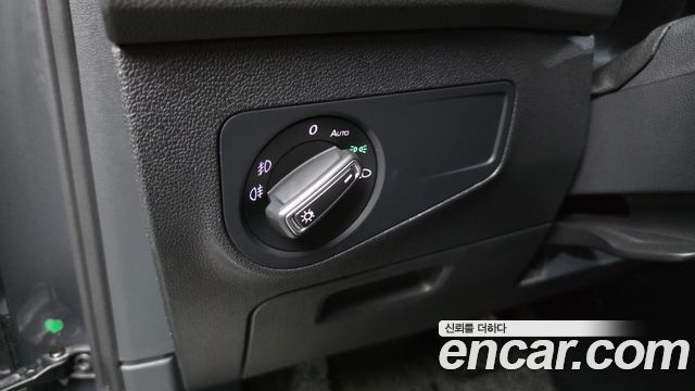 Volkswagen Tiguan 2018 — photo 19