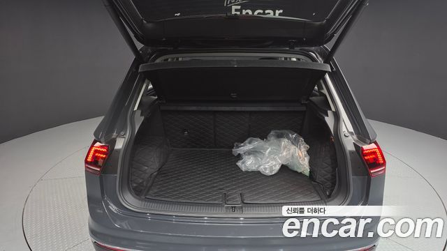Volkswagen Tiguan 2018 — photo 20