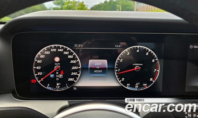 Mercedes-Benz E-Class 2019 — photo 9