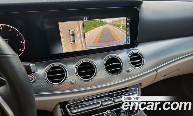 Mercedes-Benz E-Class 2019 — photo 13