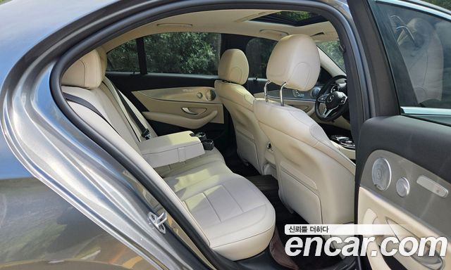 Mercedes-Benz E-Class 2019 — photo 14